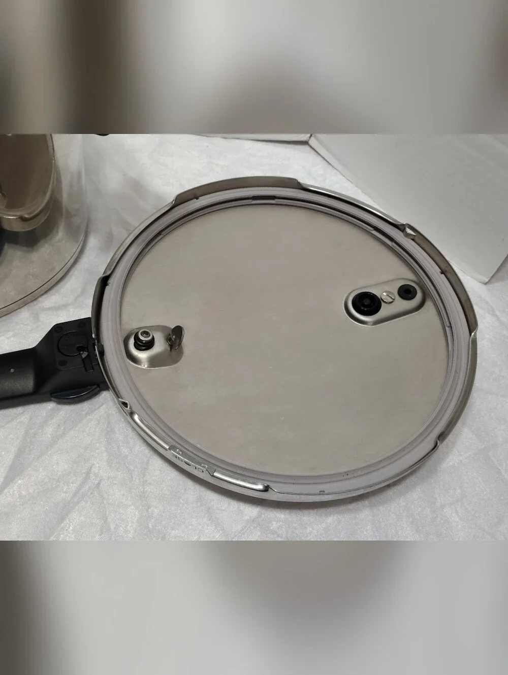 Fissler Vitaquick 8QT Premium Pressure Cooker Stainless Mande In Germany